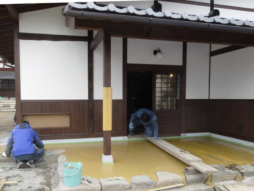 玄関ポーチ