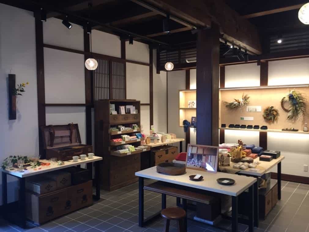 石森良三商店店内１